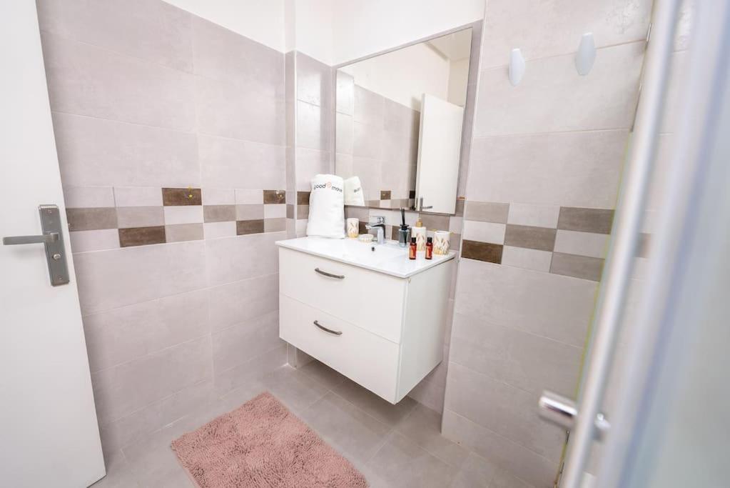 Tradition Meets Modern: 2Br Flat In Rabat Hassan ภายนอก รูปภาพ