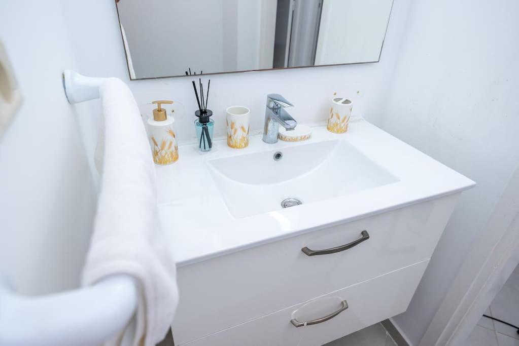 Tradition Meets Modern: 2Br Flat In Rabat Hassan ภายนอก รูปภาพ